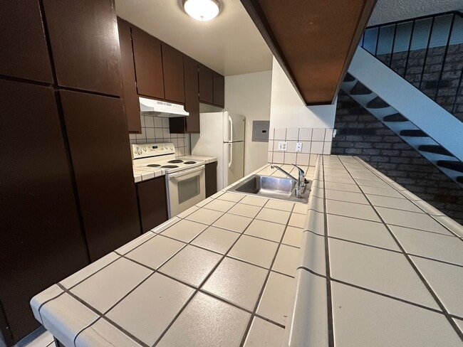 Foto del edificio - Townhouse 2 bedroom 1 bath, new paint. new...