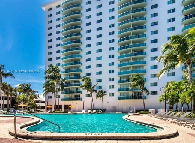 Foto del edificio - 19390 Collins Ave