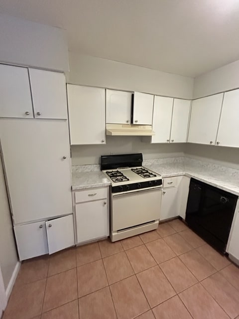 Kitchen - 129 Stonewall St