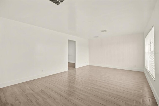 Building Photo - 31300 US-441