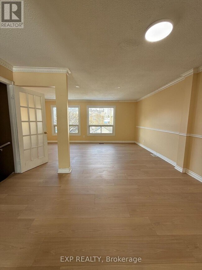 Photo du bâtiment - 2050 Upper Middle Rd