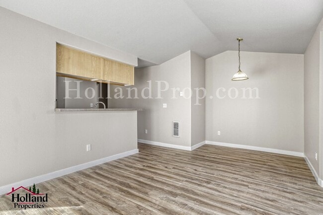Foto del edificio - Welcome Home to This Bright & Cozy 1-Bedroom Unit in Beaverton Area