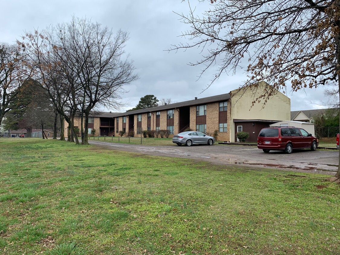 Building Photo - Green Valley Apartments