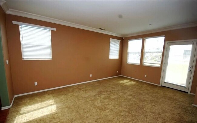 Building Photo - 2 br, 2.5 bath House - 750 Paradise Way