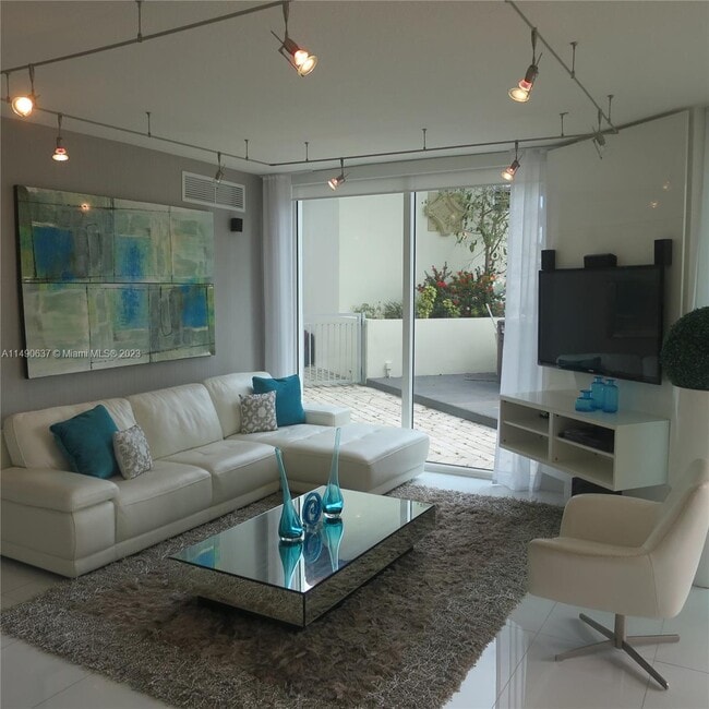 Building Photo - 200 Sunny Isles Blvd
