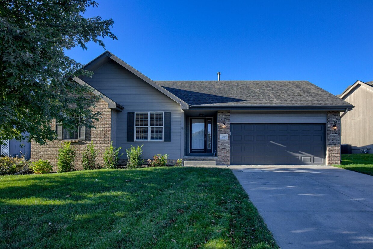 Foto principal - Must See 3 Bedroom Close to Village Pointe!!