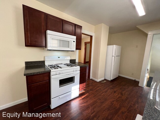 Foto del edificio - 3 br, 2 bath House - 207 E. Howard St.