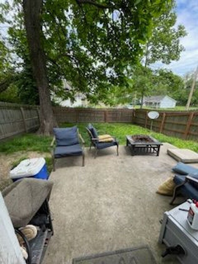 Primary Photo - Oak St Duplex