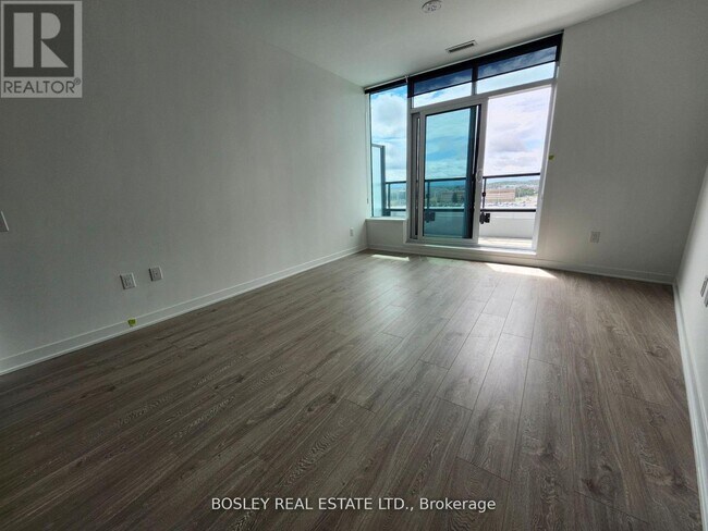 Photo du bâtiment - 2495 Eglinton Ave W