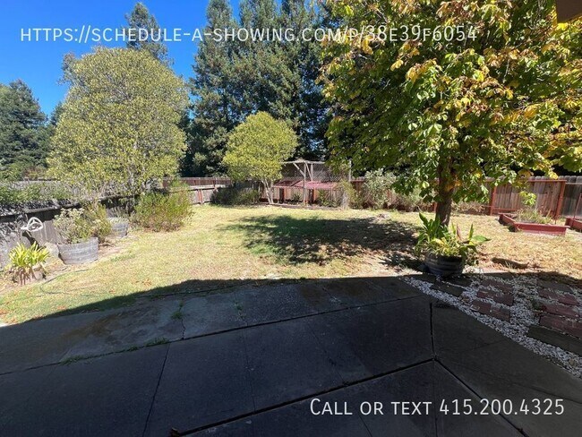 Building Photo - Two Bedroom in Santa Rosa