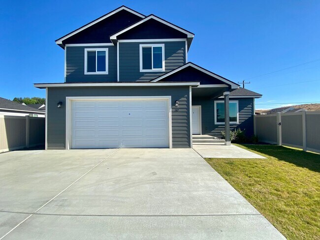 Building Photo - Beautiful, Newly-Built Home with Office