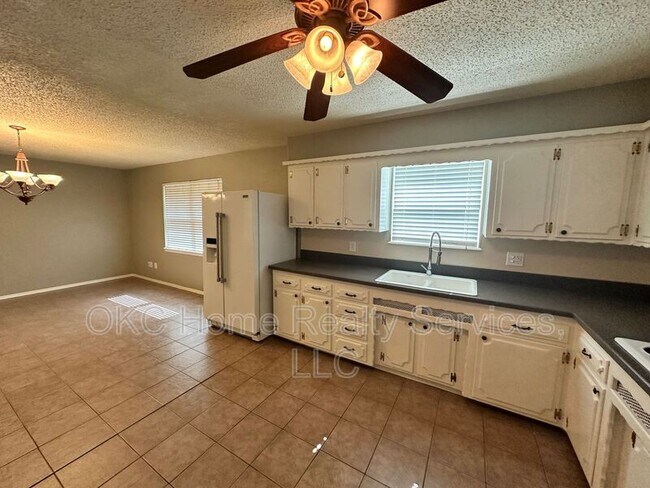 Building Photo - 2809 SW 77th St