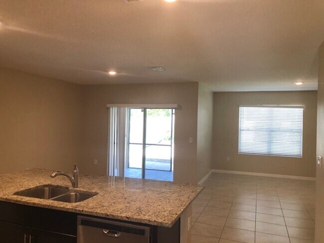 Foto del edificio - 4/2 with great FENCED in yard and upgraded!