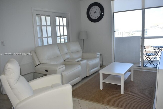 Foto del edificio - 6365 Collins Ave