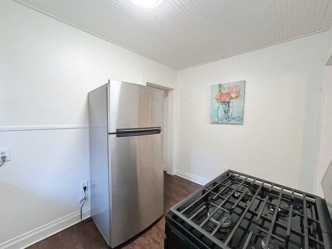 Building Photo - 1 Bedroom Duplex In Capital Heights