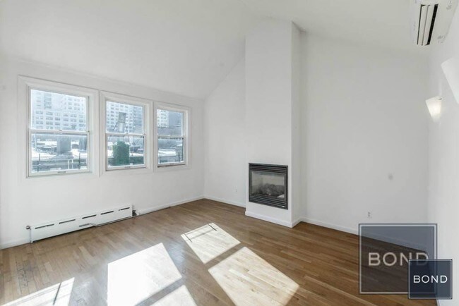 Foto del edificio - 318 East 89 Street