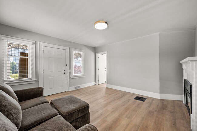 Foto del edificio - 4525 5th Ave NE