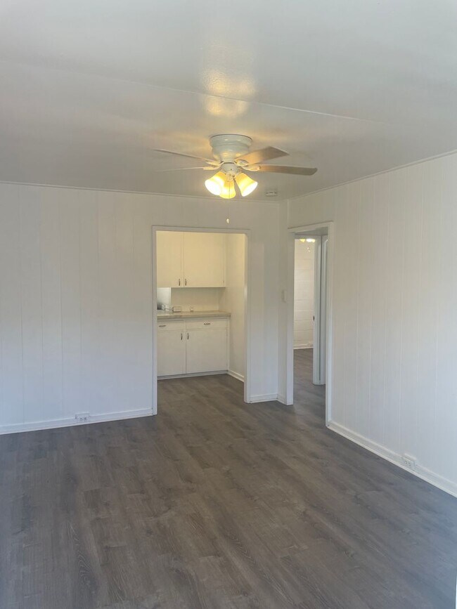 Foto del edificio - Moiliili/University - Hausten St - 2 Bdrm/1 Bath/No Prkg - $1600