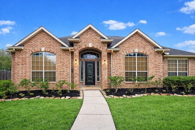 Foto del edificio - 16807 Laguna Springs Dr