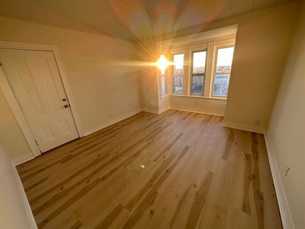 Foto principal - 834 Eastern Ave