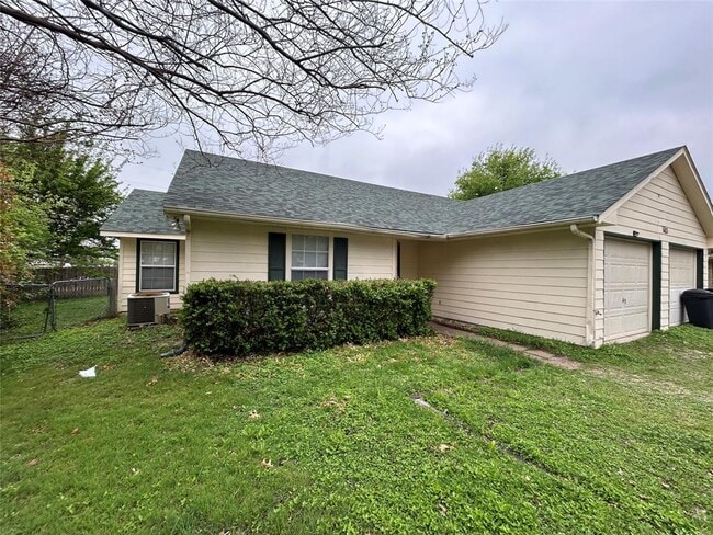 Building Photo - 603 E Sandy Ln