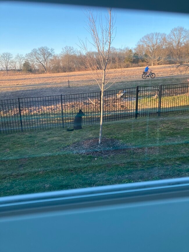 Foto del edificio - 4973 Riverbank Dr