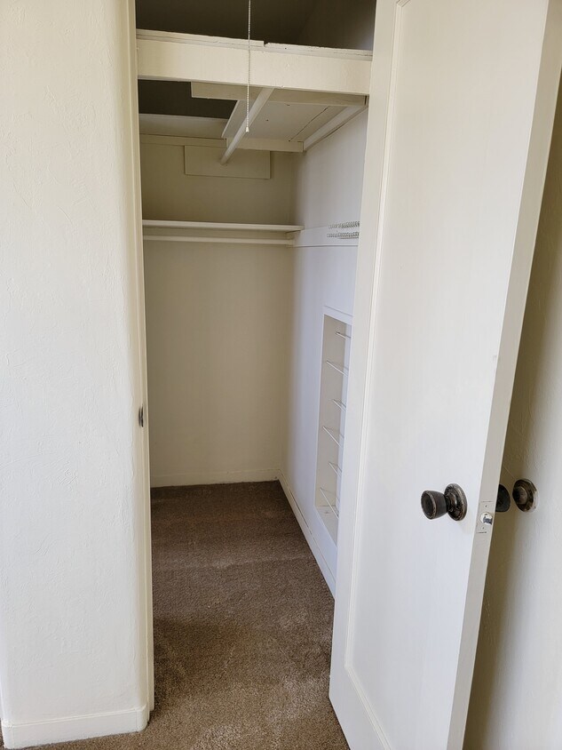 Closet - 424 W Badillo St