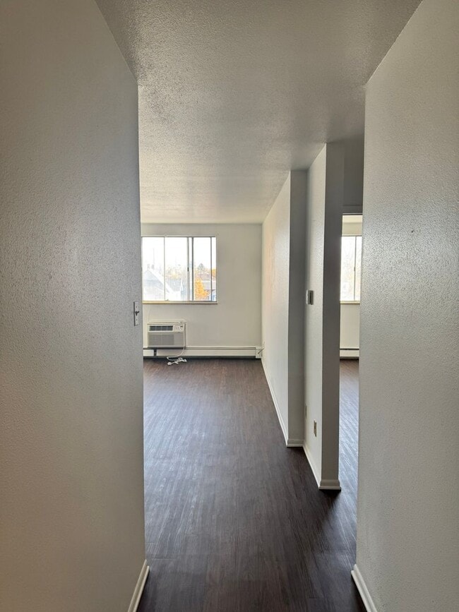 Foto del edificio - 306 E 18th St