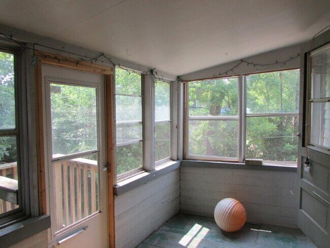 Building Photo - 1129 Williamson St