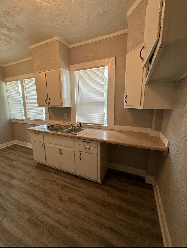 Foto del edificio - 1201 E Fox St