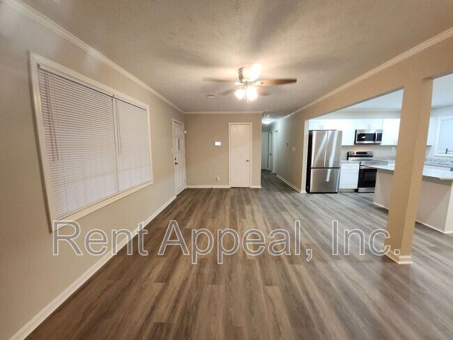 Building Photo - 2830 Knollview Dr