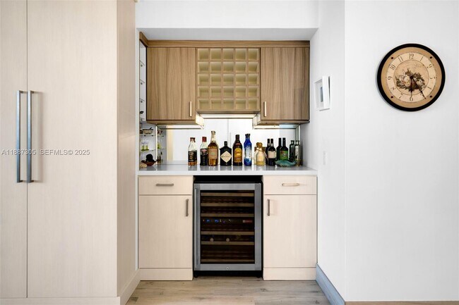 Foto del edificio - 10185 Collins Ave