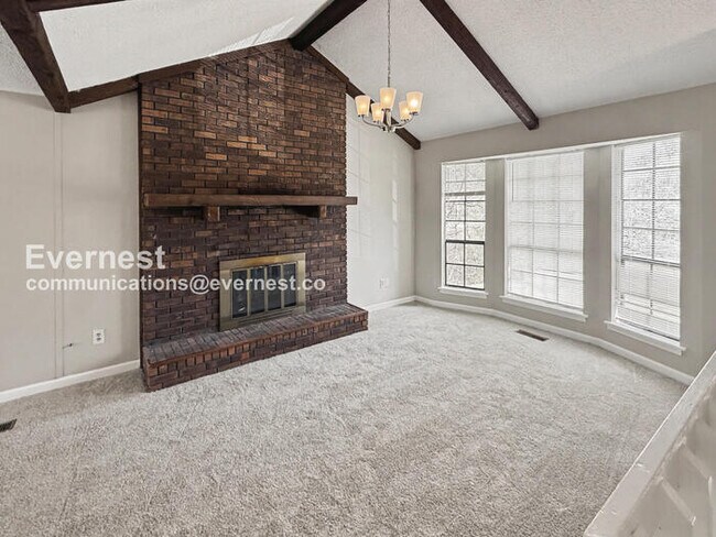 Foto del edificio - 617 Carson Crest Cir
