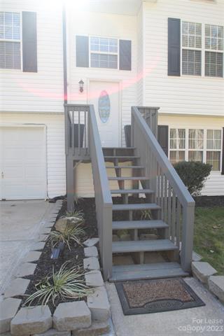 Building Photo - 2322 Greenway Dr