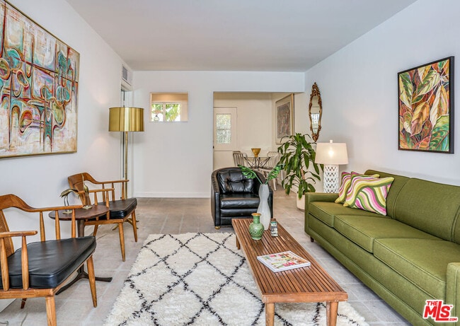 Foto del edificio - 459 E Avenida Olancha