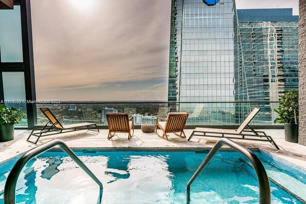 Primary Photo - 1451 Brickell Ave