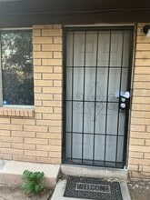 Building Photo - 541 Palomas Dr SE