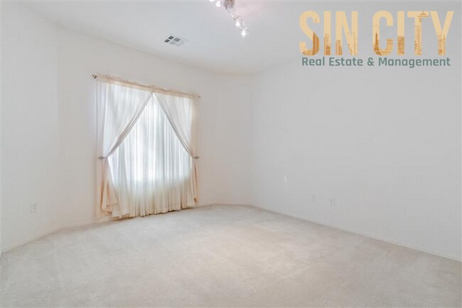 Foto del edificio - "Charming 3-Bed Haven with 1,718 Sq. Ft. of Comfort in Sun City Aliante!"