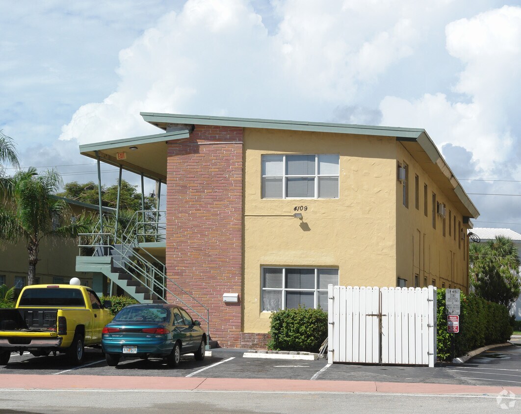 Building Photo - 4109 N Ocean Blvd