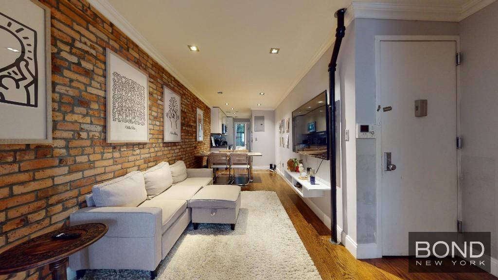 Foto principal - 334 E 6th St