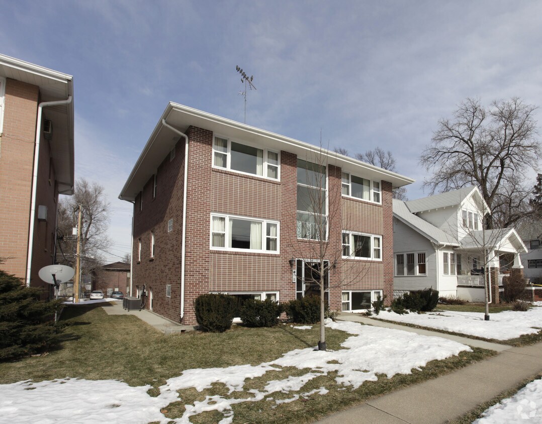 Building Photo - 2436 C St