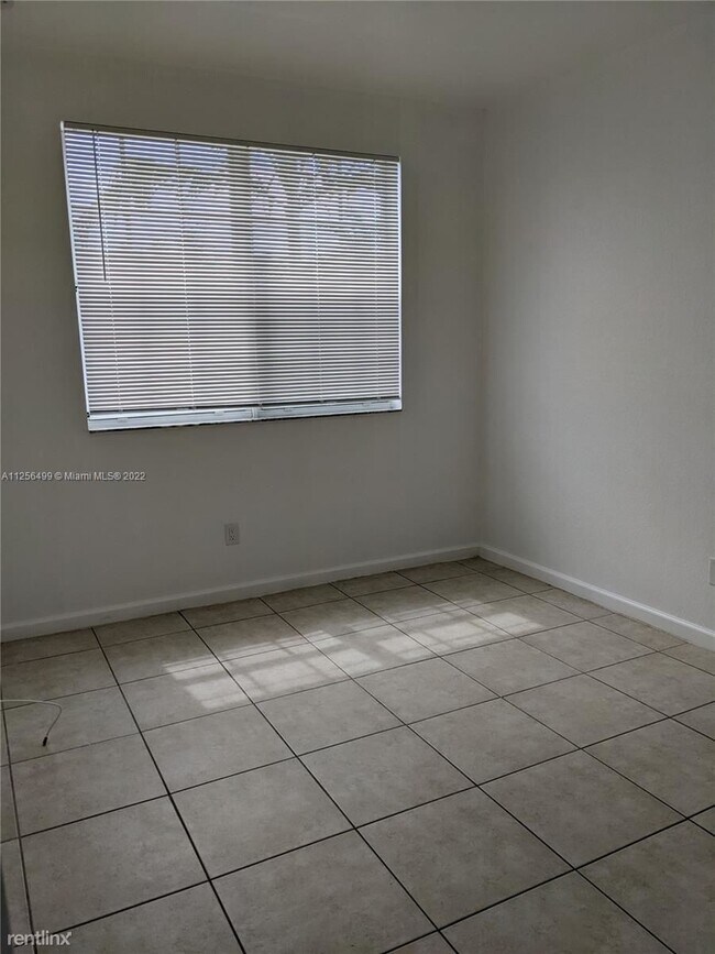 Foto del edificio - 4 br, 3 bath Townhome - 673 NE 21st Ter