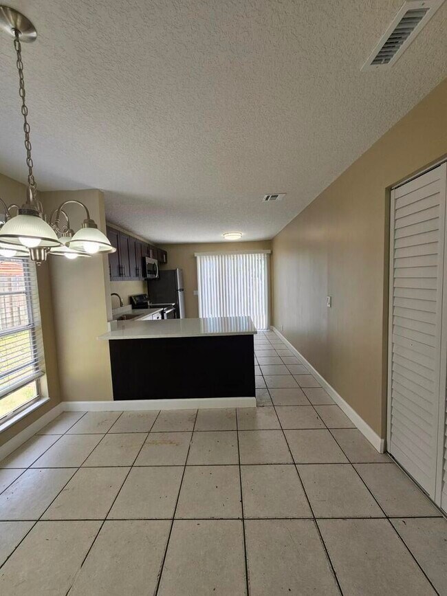 Foto del edificio - 4876 Orleans Ct