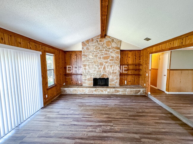 Building Photo - 10498 Arrowhead Dr