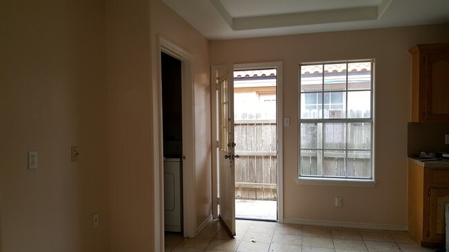 Foto del edificio - 2512 Redbud Ave