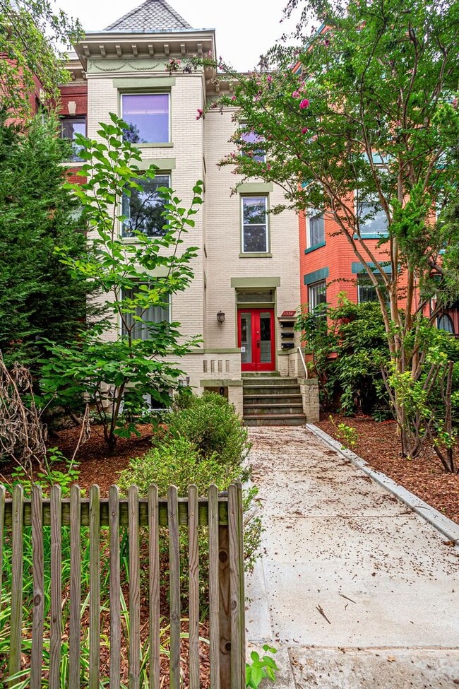 Building Photo - Updated 2BR and 2BA in Columbia Heights C!