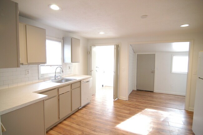 Foto del edificio - 3 BR / 2 BA right off of Nolensville Road!