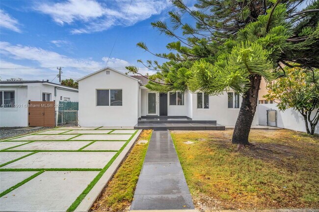 Foto del edificio - 4112 SW 9th Terrace