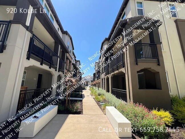 Foto del edificio - 920 Kolbe Ln