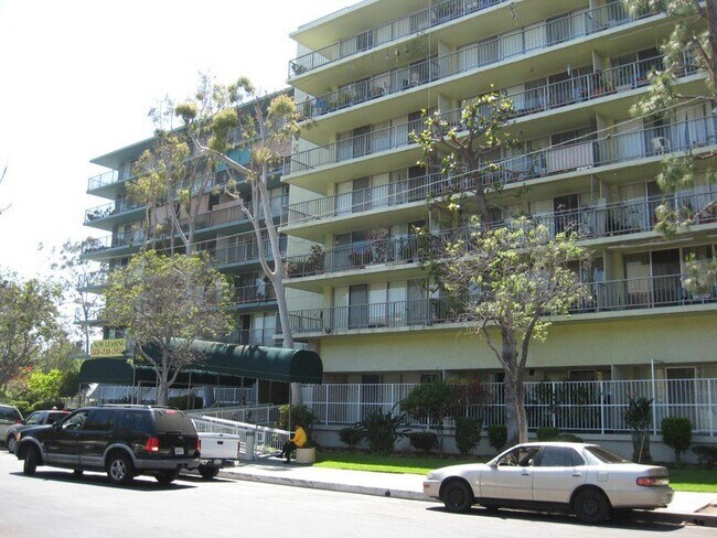 Foto del edificio - 2455 S St Andrews Pl